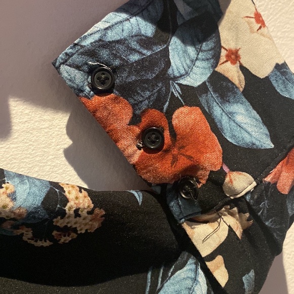 Floral long sleeve button up blouse - Size 10 - Picture 4 of 5